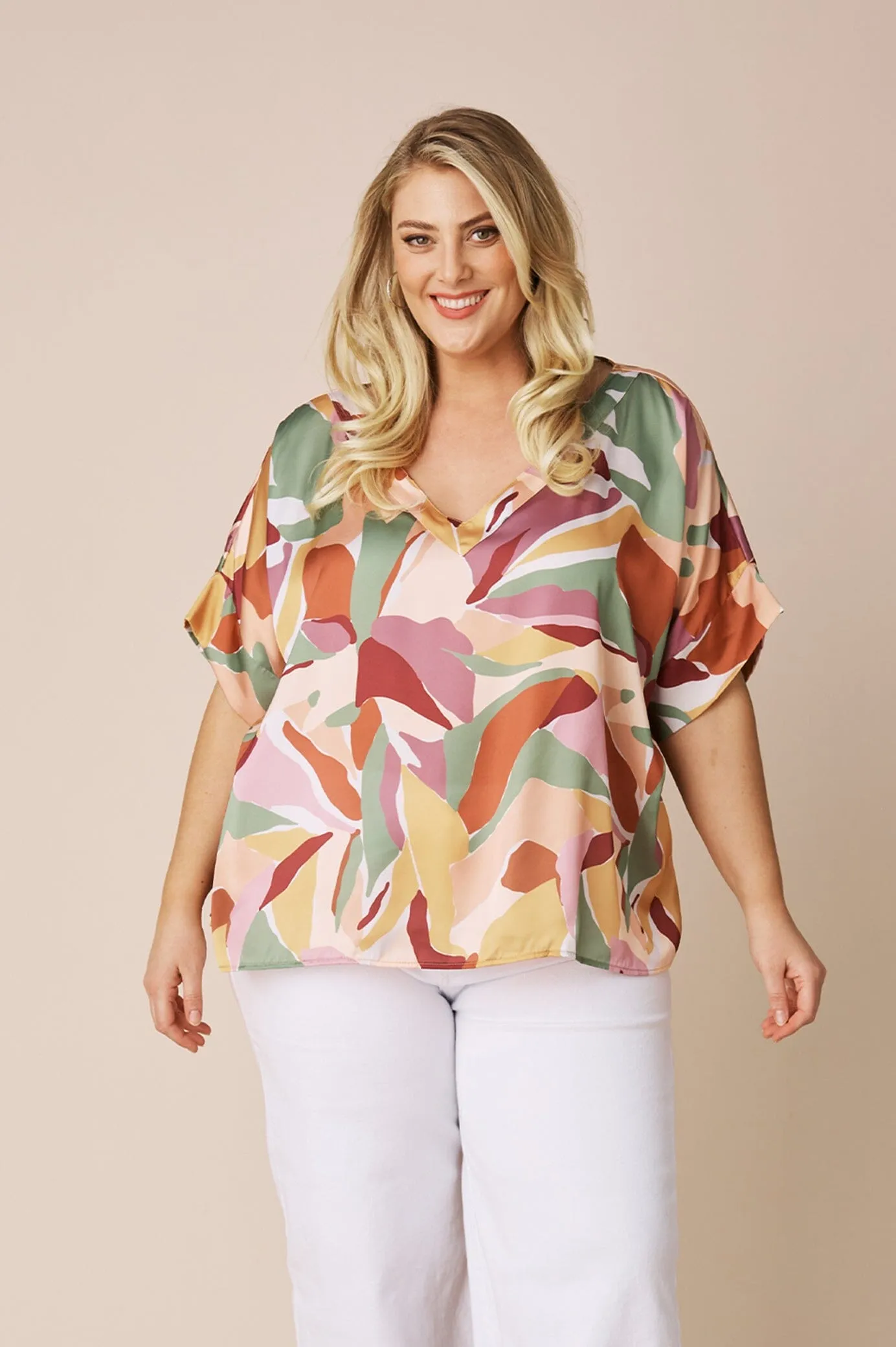 Bianca Short Sleeve Top Delia Print with V Neck