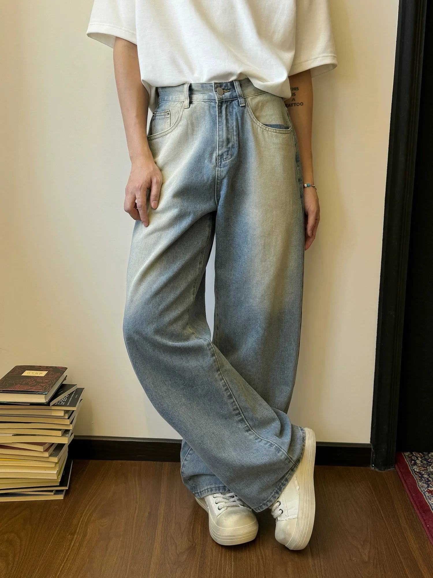 Nine Mid-Waist Washed Jeans